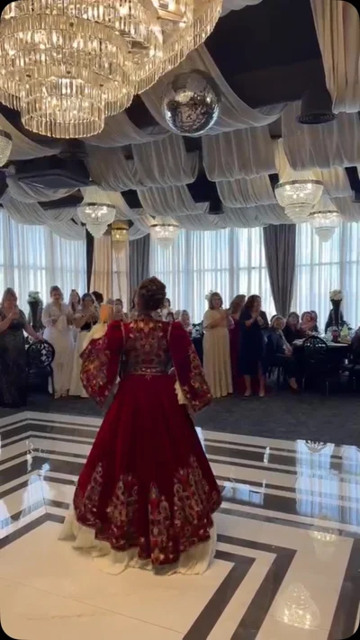 Fustan tradicional bordo me qëndisje