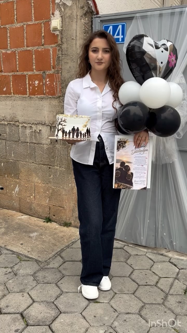 Surprizë me tortë, foto dhe balona bardhë e zi – Surpriza dhe torte me porosi 🎂ZHUR🎂