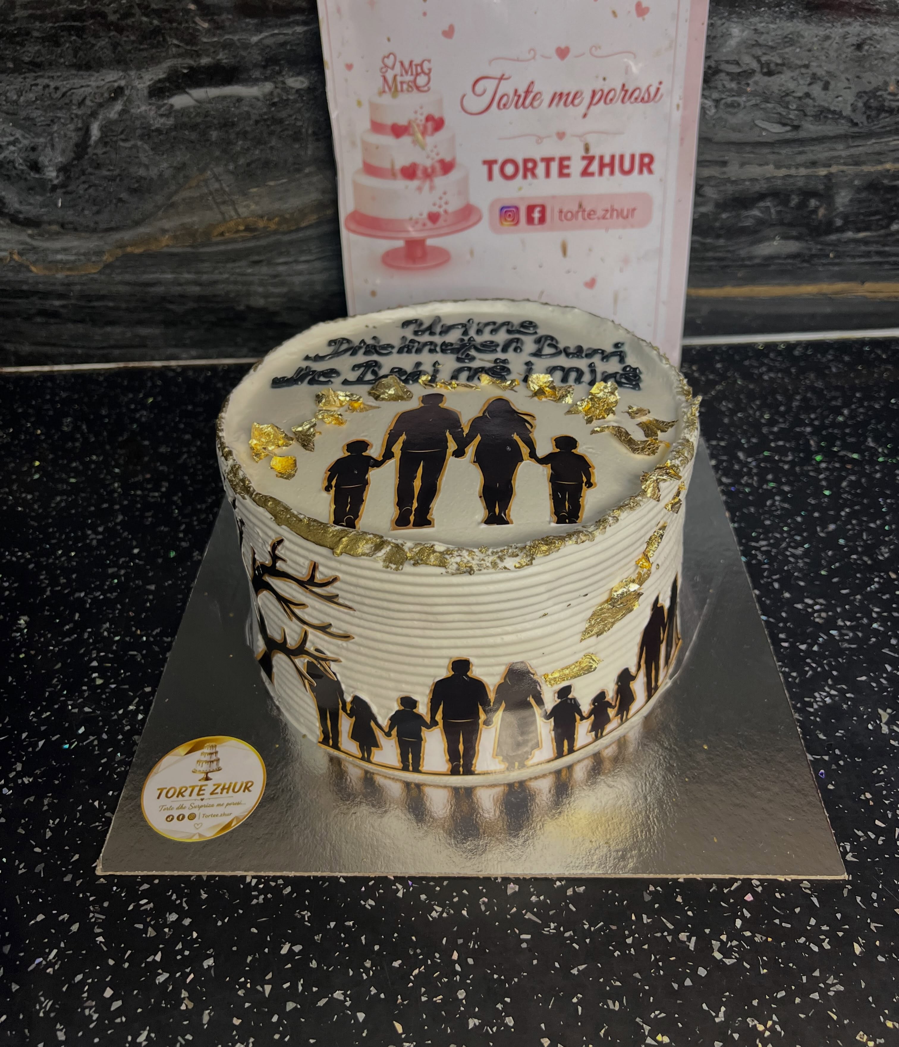 Surprizë familjare me tortë dhe balona – Surpriza dhe torte me porosi 🎂ZHUR🎂 (4)