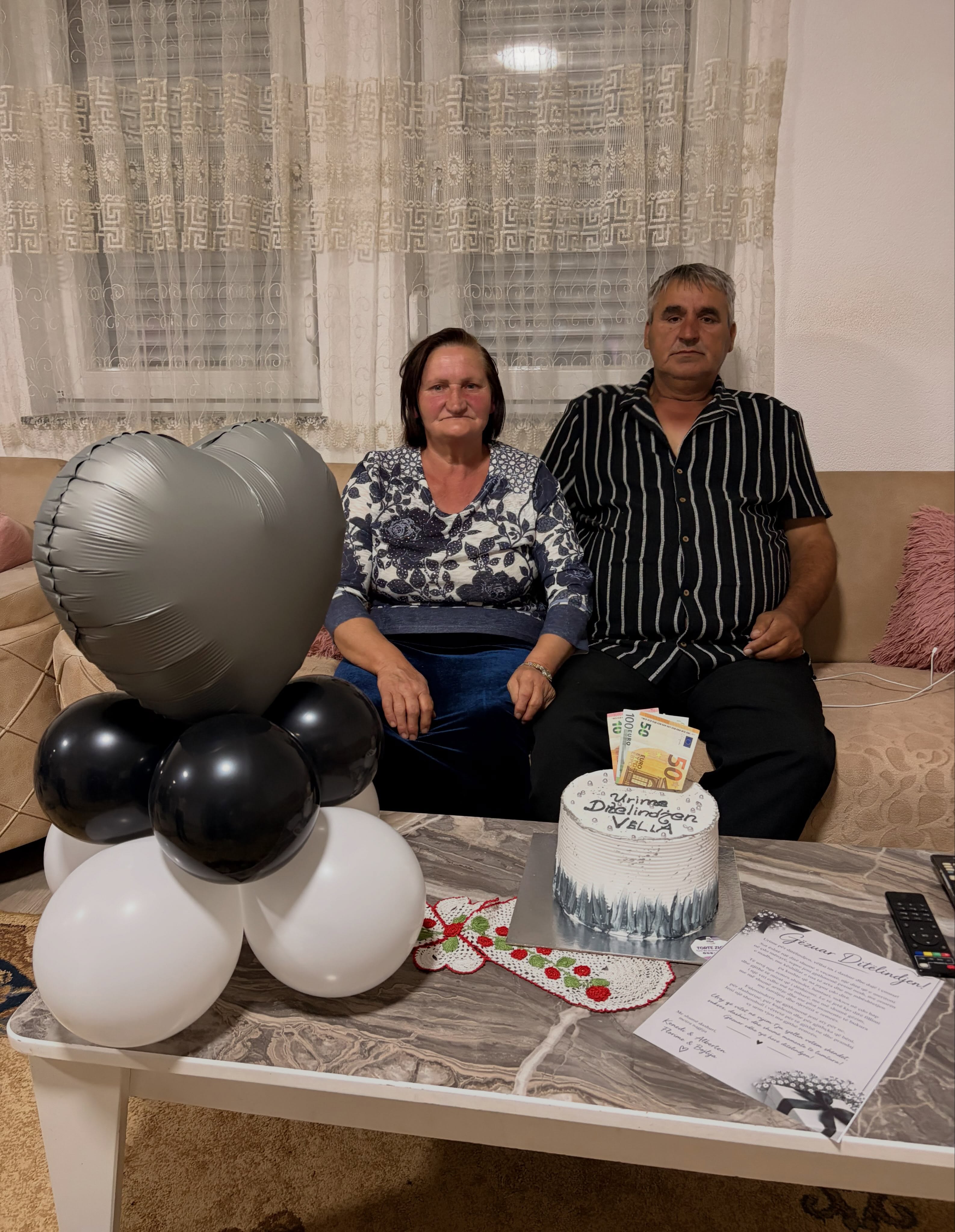 Surprizë me tortë dhe balona bardhë e zi – Surpriza dhe torte me porosi 🎂ZHUR🎂