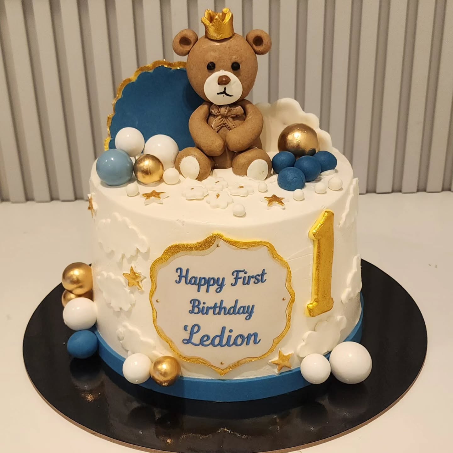Tortë për ditëlindjen e parë me arush – Torte Linda