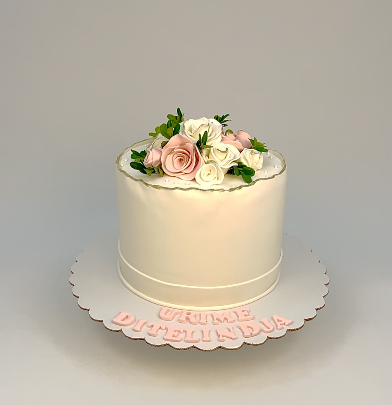 Tortë ditëlindjeje për nënën me lule – Torte me porosi - Kiki Cake