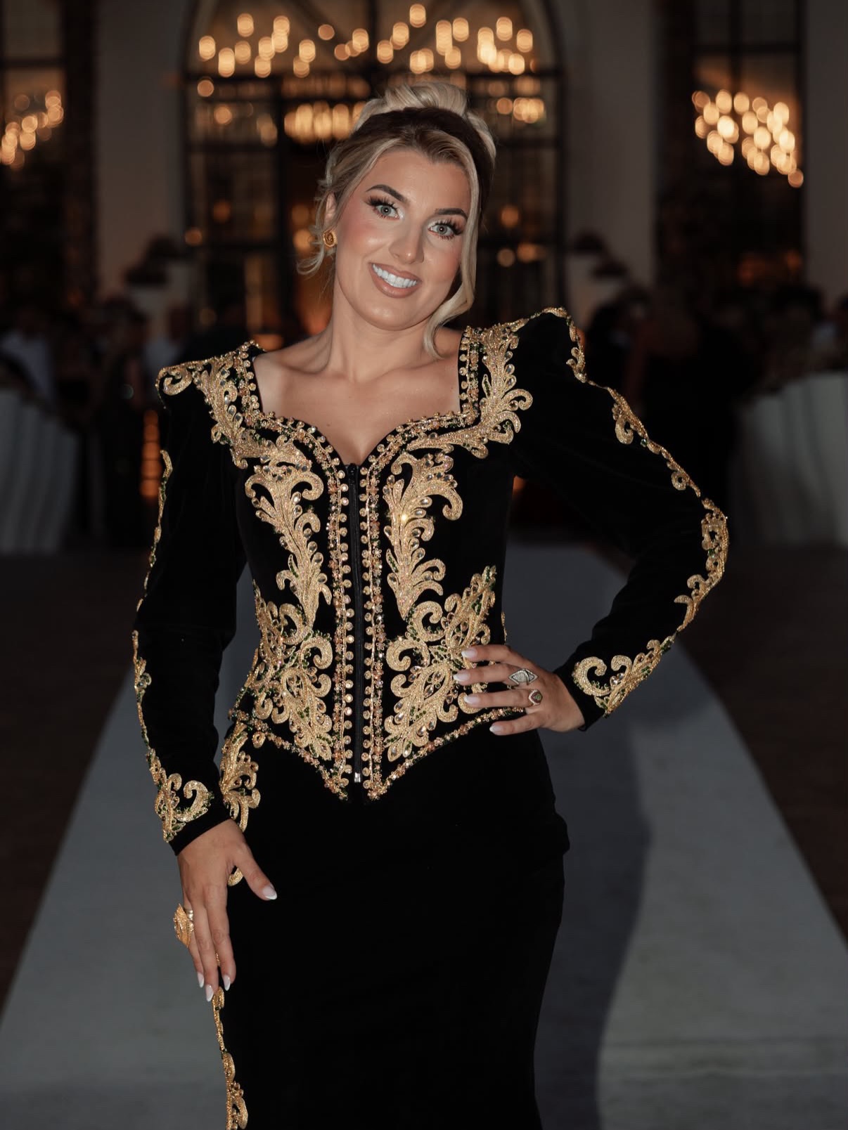 Fustan tradicional kadifeje i zi me qëndisje ari – Traditional Couture Tina