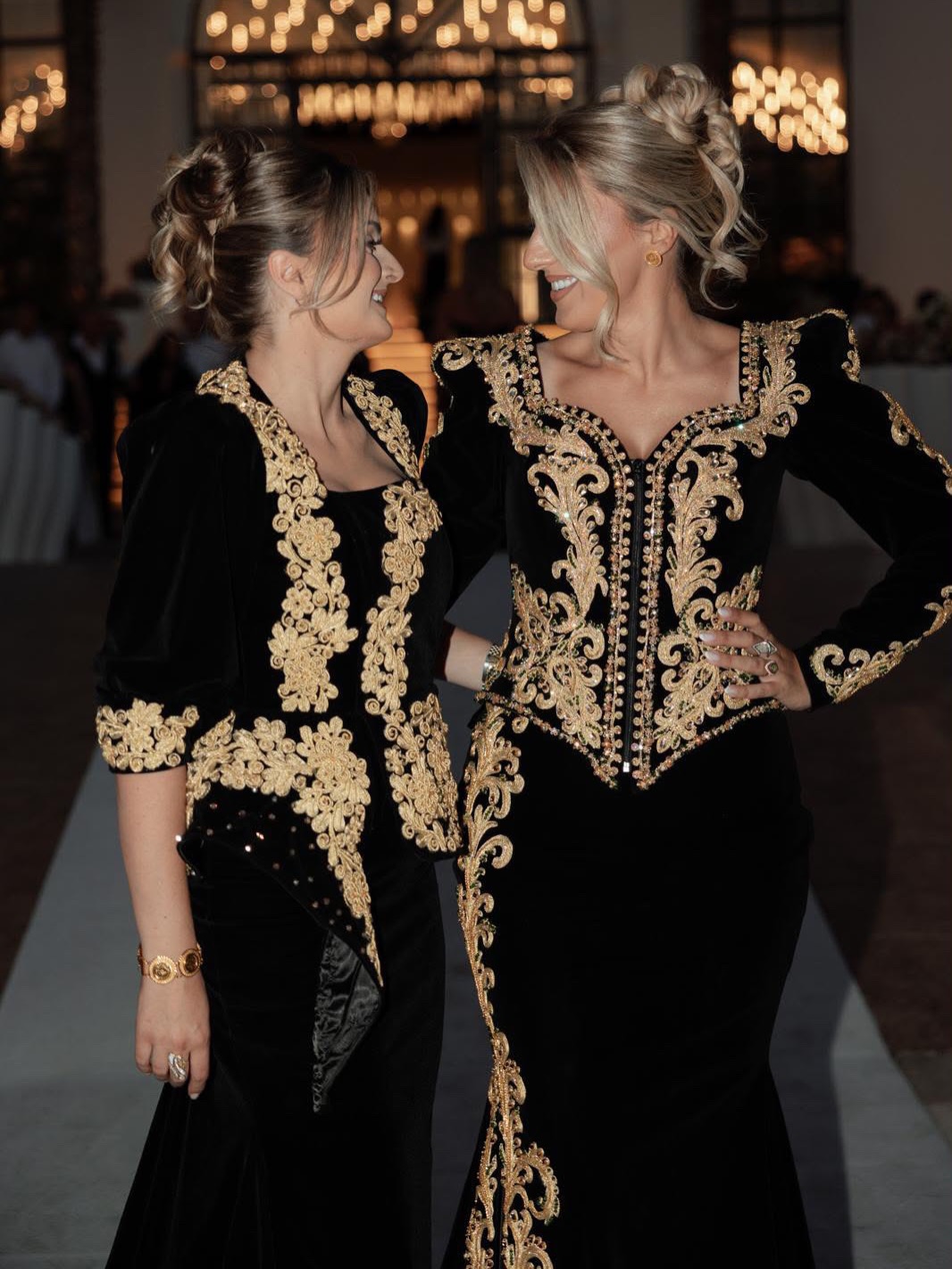 Fustan tradicional kadifeje i zi me qëndisje ari – Traditional Couture Tina (4)