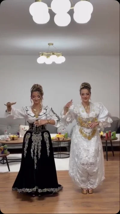 Veshje tradicionale nusërie e zezë dhe e bardhë