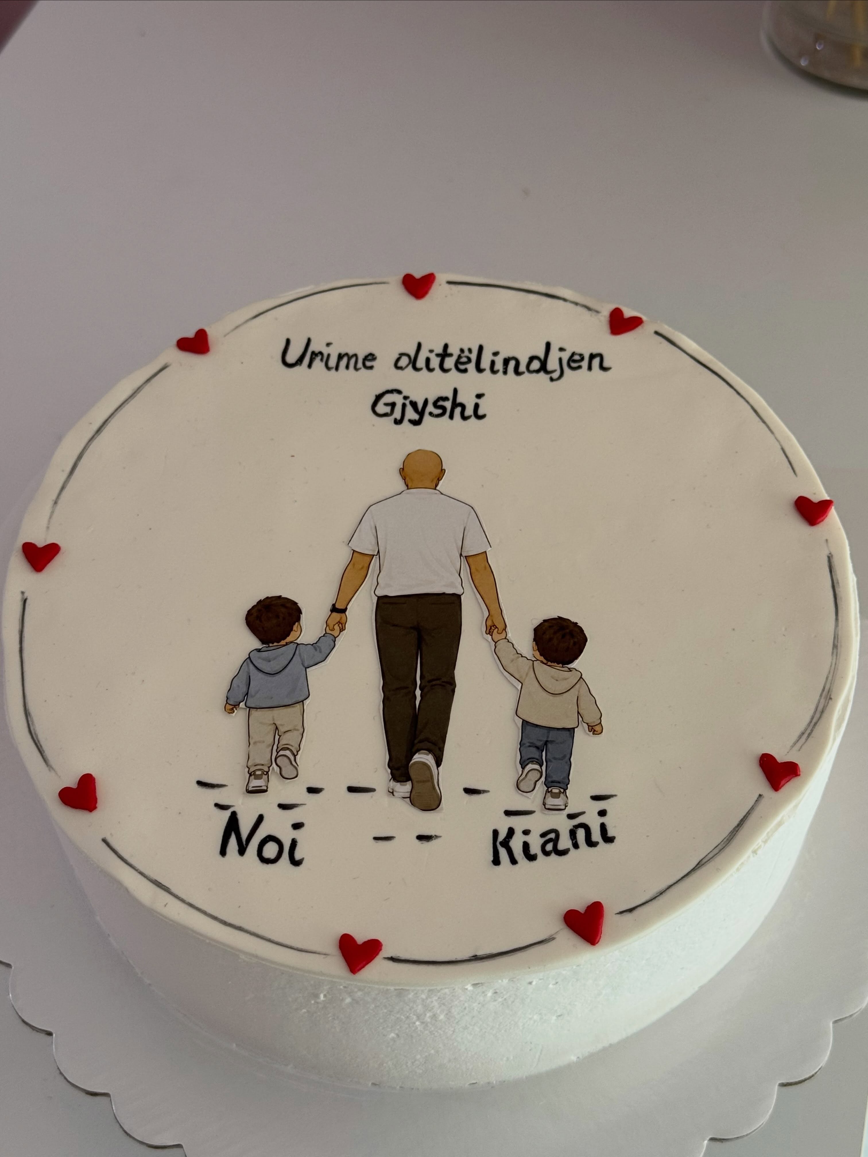 Tortë ditëlindjeje për gjyshin me nipërit – 𝗧𝘄𝗶𝗻𝘀 𝗗𝗲𝘀𝘀𝗲𝗿𝘁
