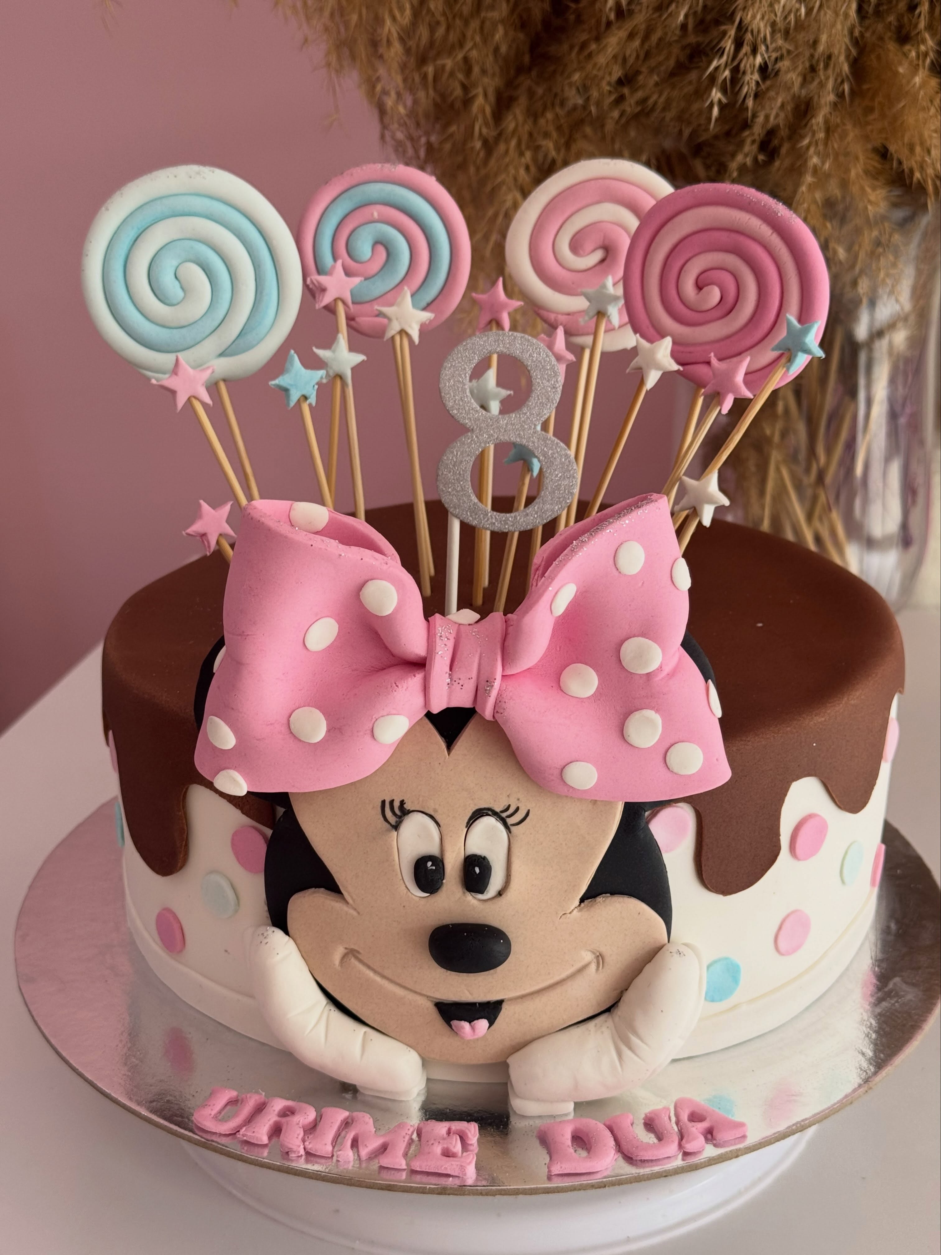Tortë Minnie Mouse për 8 vjeç me lëpirëse – 𝗧𝘄𝗶𝗻𝘀 𝗗𝗲𝘀𝘀𝗲𝗿𝘁