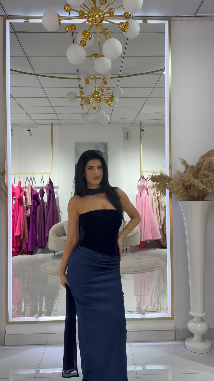 Fustan blu i errët pa rripa me shall – Unique Dresses