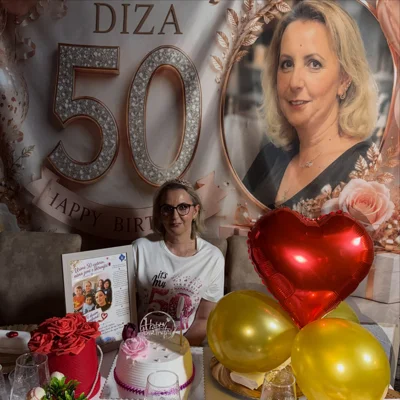 Surprizë 50-vjetori me banner me foto dhe balona