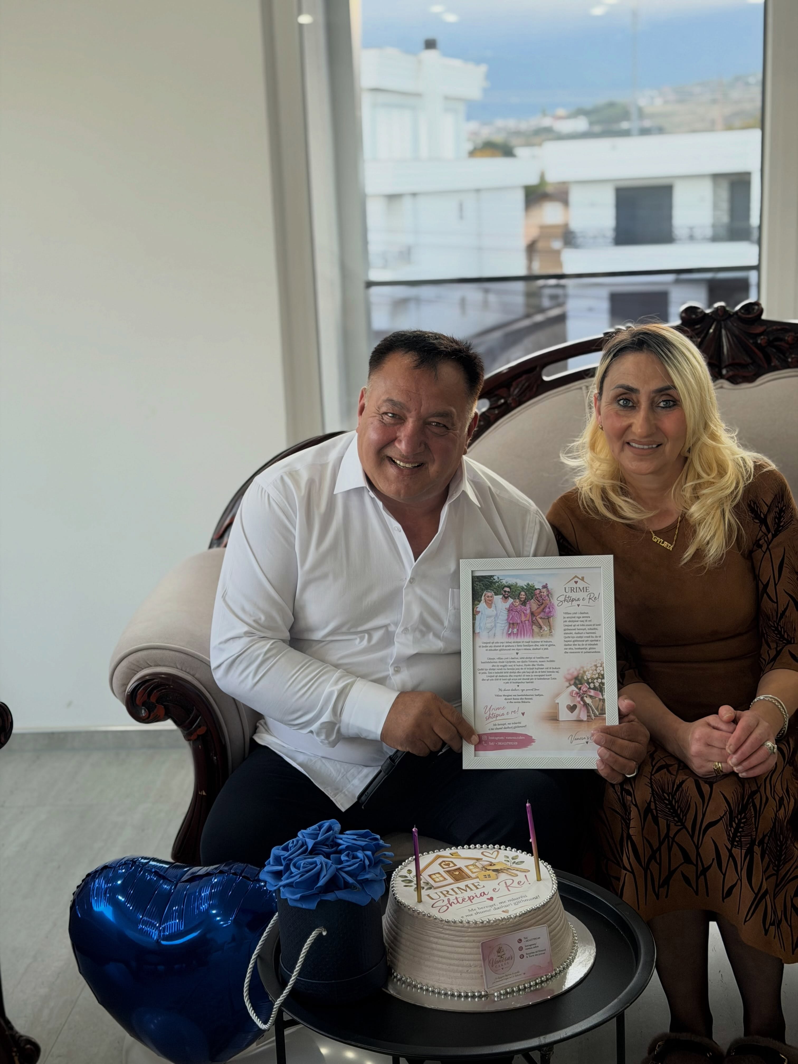 Surprizë për shtëpi të re me tortë dhe letër – TORTE ME POROSI