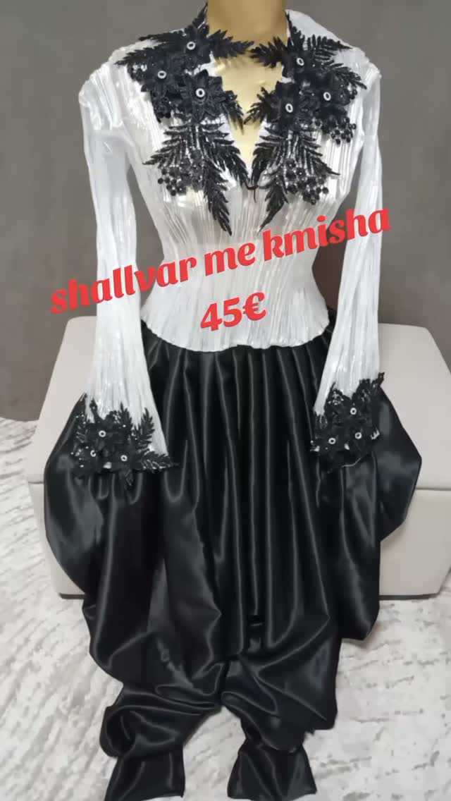 Shallvar të zi me këmishë të bardhë me dantella – veshje.Prizren