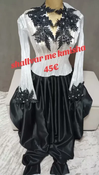 Shallvar të zi me këmishë të bardhë me dantella