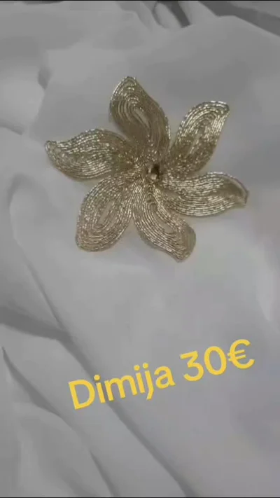 Dimi të bardha me lule ari
