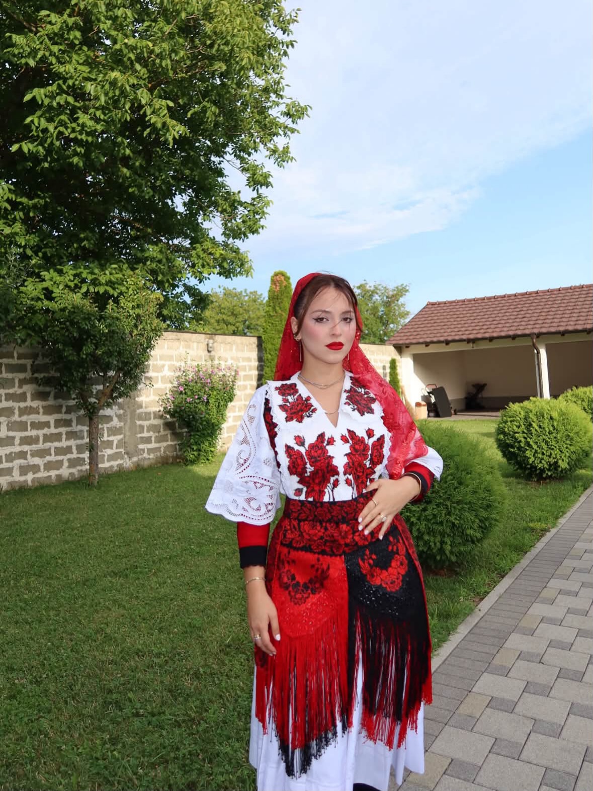 Veshje tradicionale e Rugovës me porosi – 𝐕𝐄𝐒𝐇𝐉𝐄 𝐊𝐎𝐌𝐁𝐄𝐓𝐀𝐑𝐄 𝐑𝐔𝐊𝐄 𝐆𝐀𝐒𝐇𝐈 𝐒𝐇𝐀𝐓𝐑𝐈