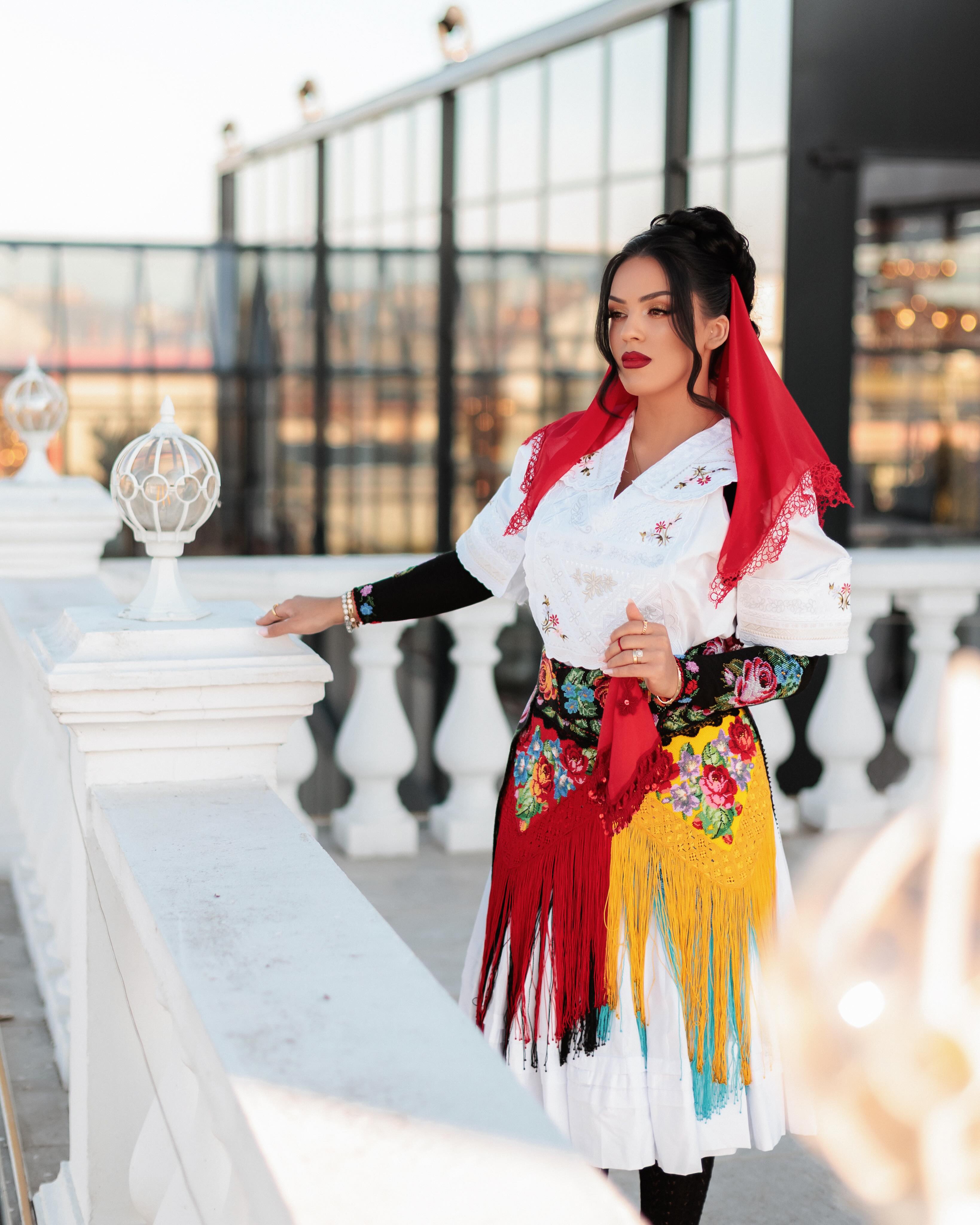 Veshje tradicionale e Rugovës me shami të kuqe – Veshje Tradicionale Rugovase🇦🇱 (2)