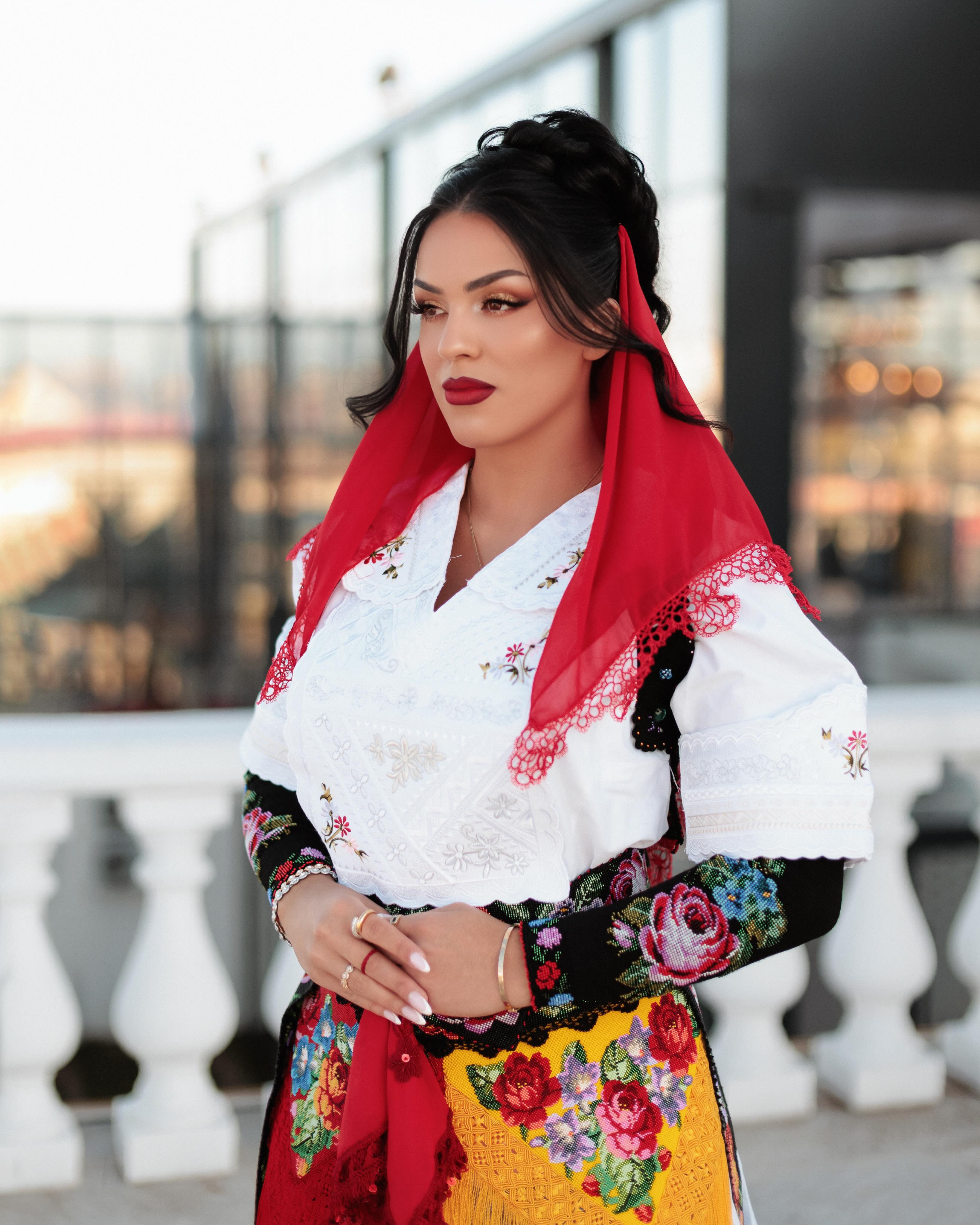 Veshje tradicionale e Rugovës me shami të kuqe – Veshje Tradicionale Rugovase🇦🇱 (3)