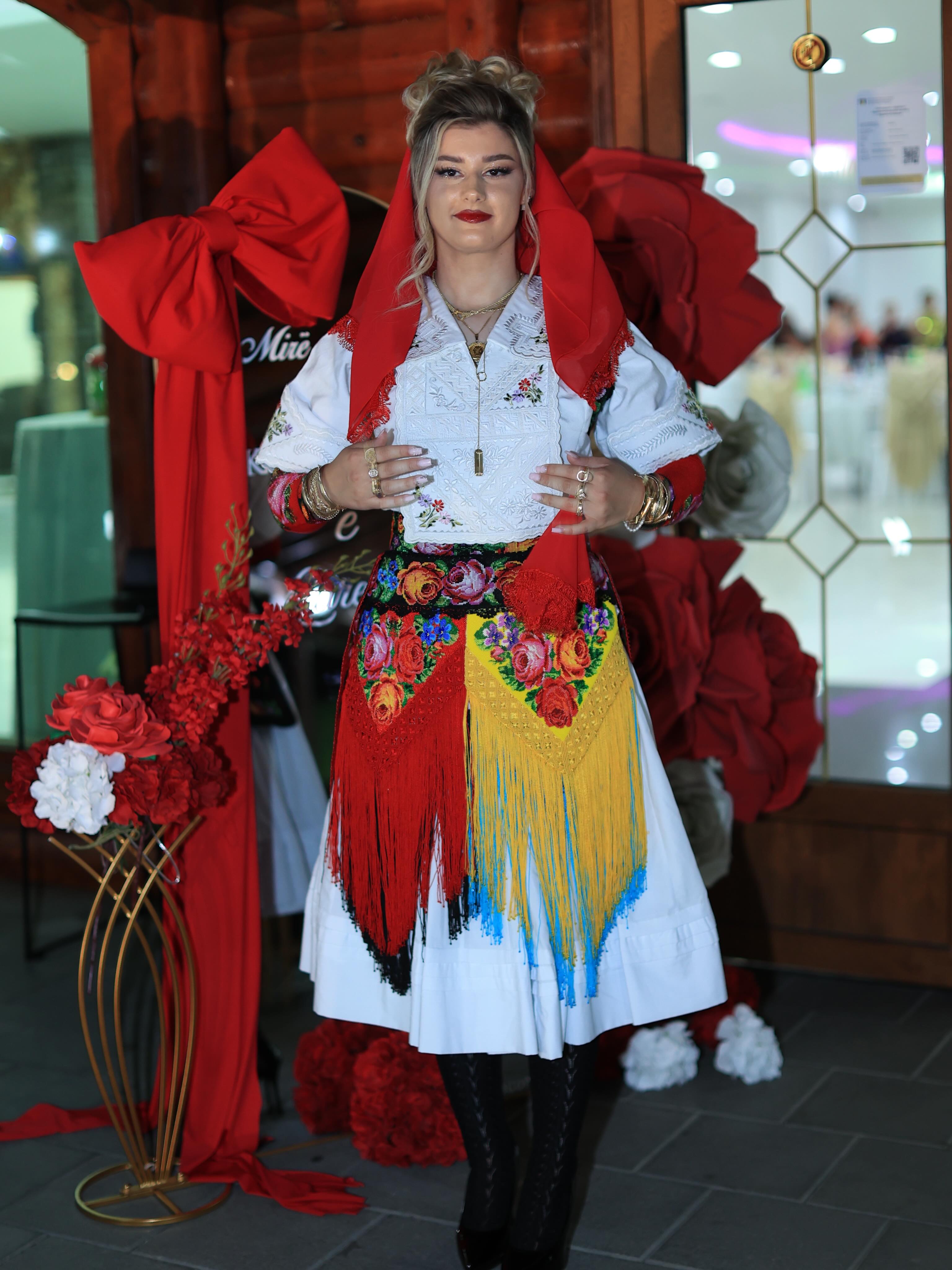 Veshje tradicionale e Tropojës me shami – Veshje Tradicionale Rugovase🇦🇱 (2)
