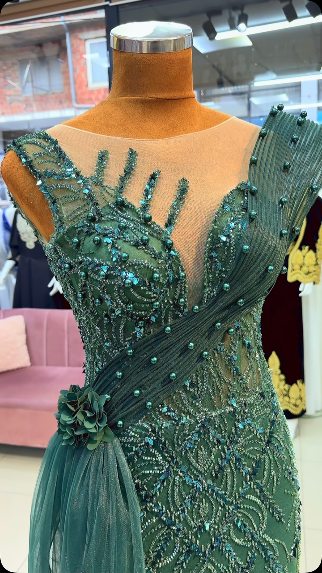 Fustan mbrëmjeje jeshil me gurë dhe tyl – 𝘉𝘖𝘜𝘛𝘐𝘘𝘜𝘌 𝘚𝘜𝘌𝘓𝘈 📞049/468/496 Whatsapp /Viber