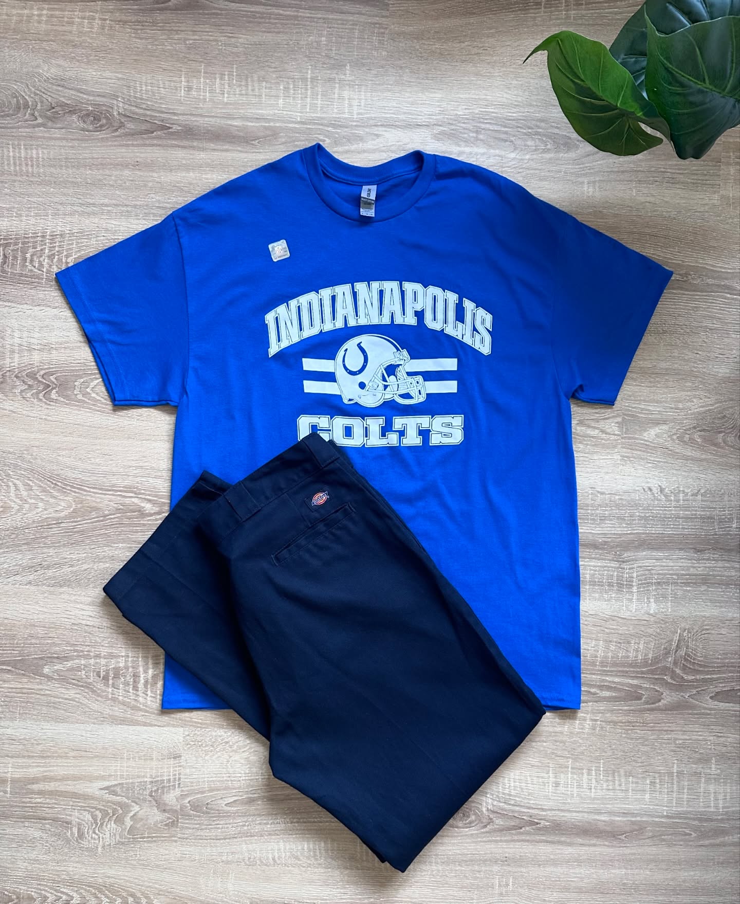 Bluzë Gildan NFL Colts dhe pantallona Dickies – Streetwear | Vintage clothing
