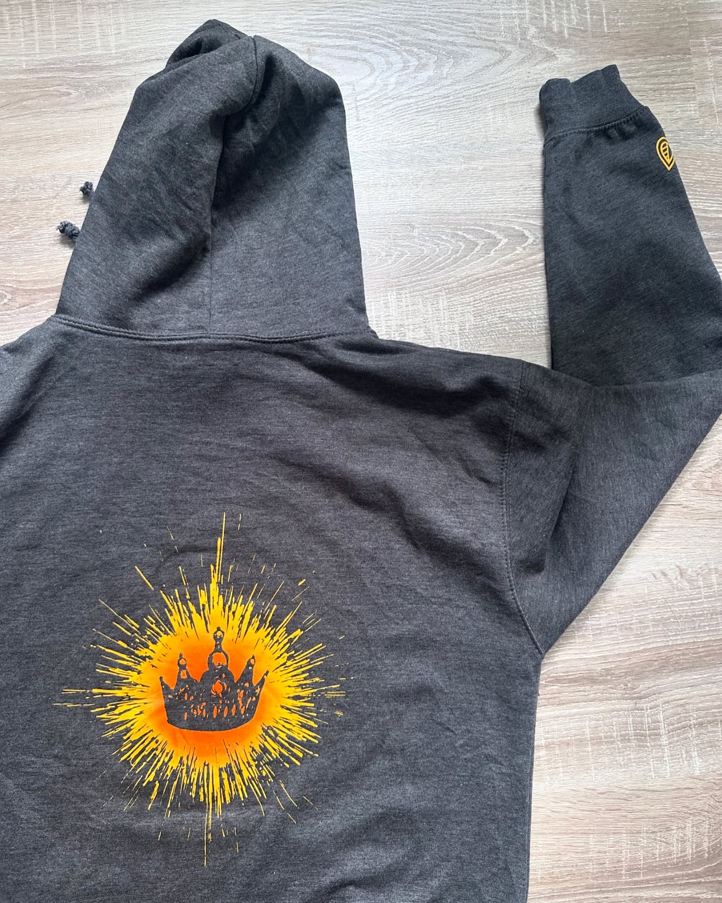 Duks gri me kapuç dhe pantallona kargo – Streetwear | Vintage clothing (2)