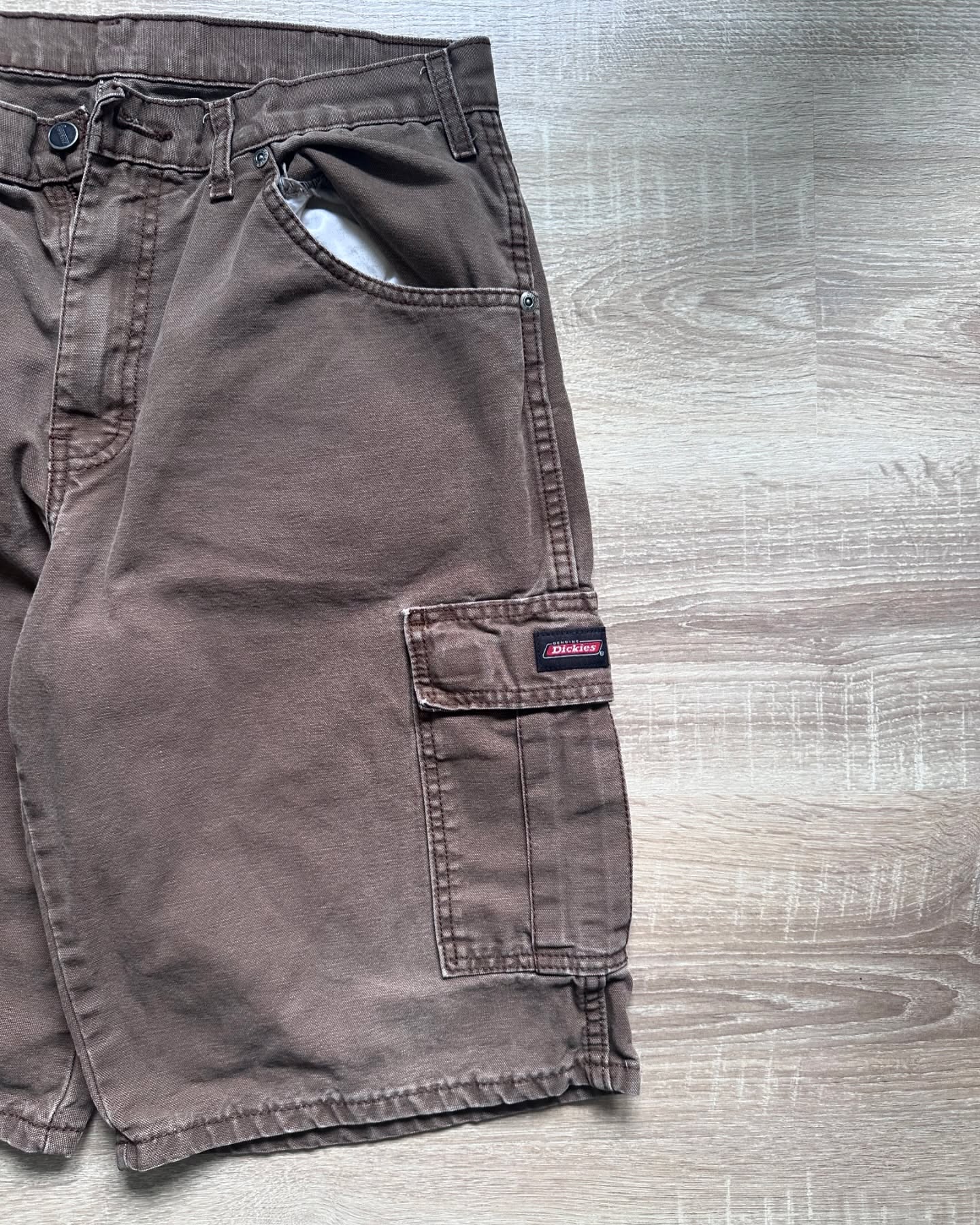 Duks gri me kapuç dhe pantallona kargo – Streetwear | Vintage clothing (4)