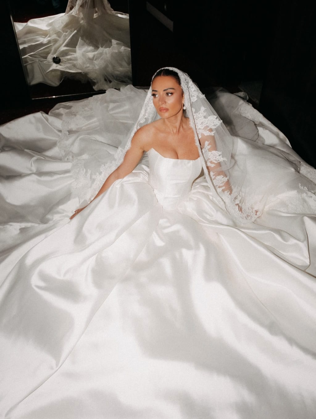 Fustan nusërie satin princeshë me vello – White Sposa Official