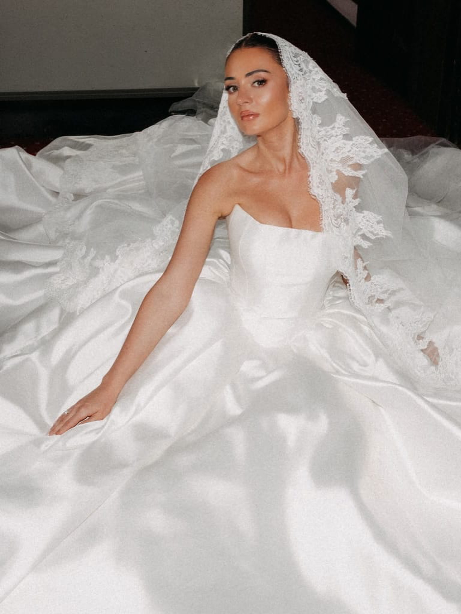 Fustan nusërie satin princeshë me vello – White Sposa Official (4)