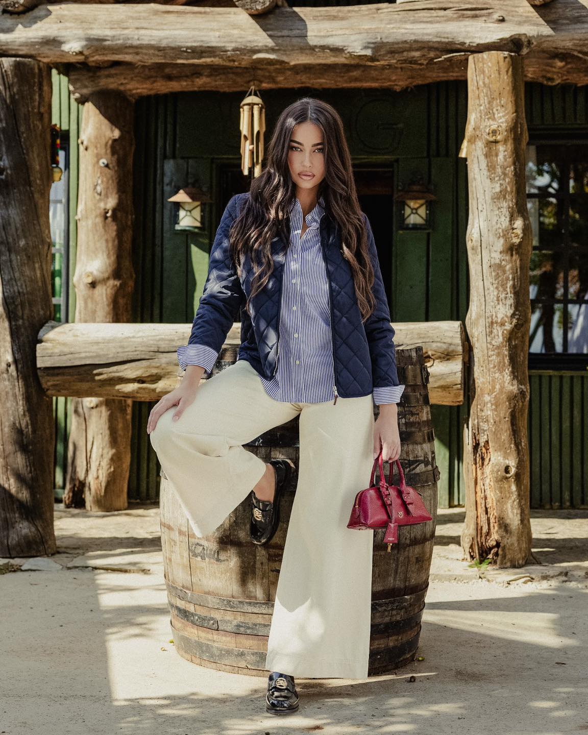 Jelek i qepur blu dhe këmishë me vija – Shop the best designer brands! (2)