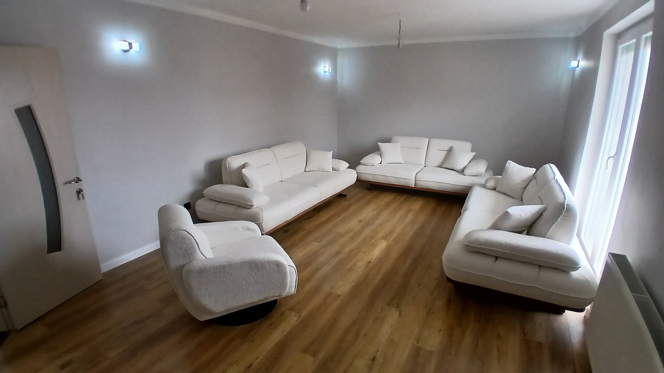 Garniturë ulësesh e bardhë me kolltuk – Mobileria Ylberi Home Luxory (3)