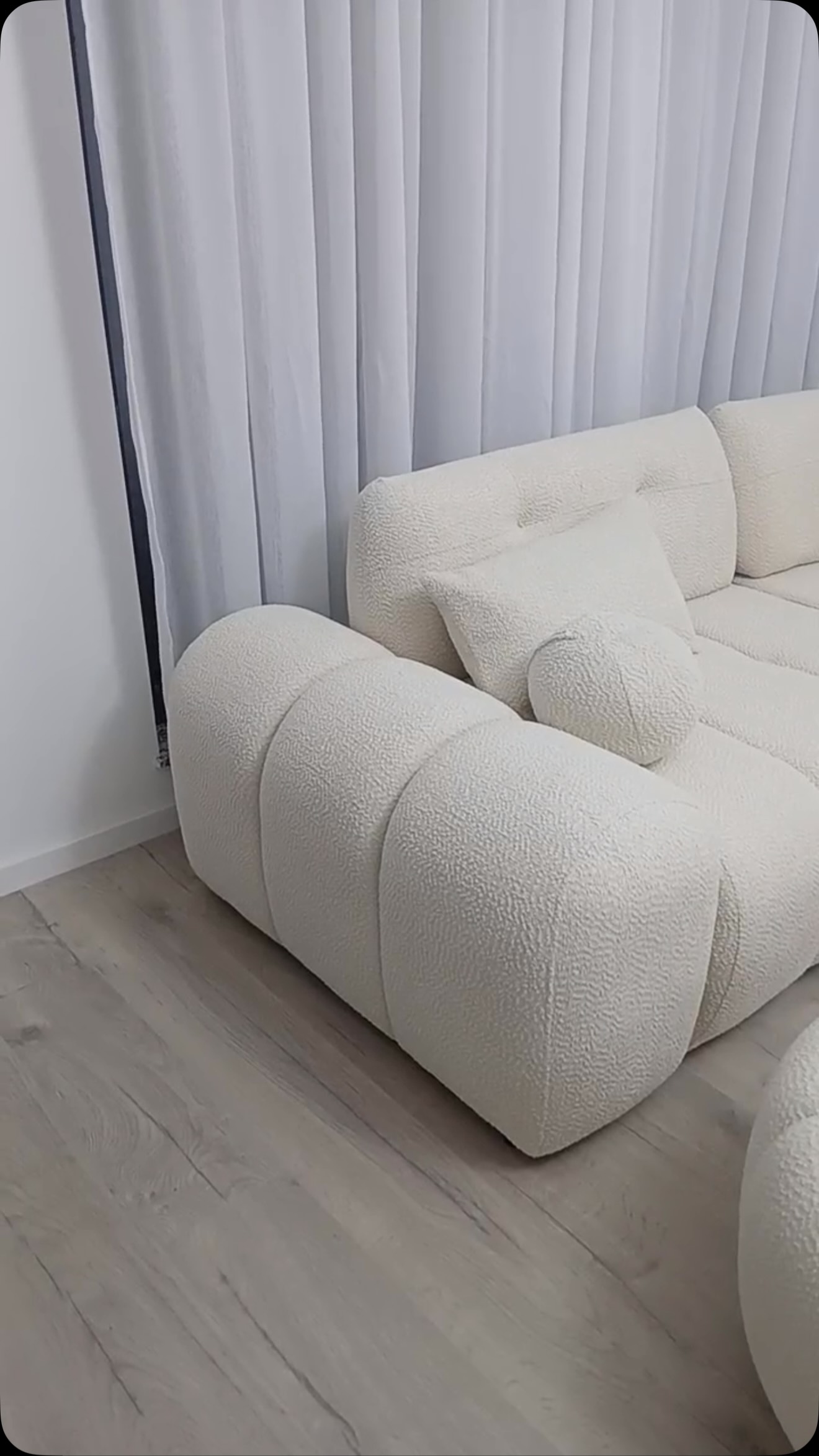 Kauç i bardhë bukle me module – Mobileria Ylberi Home Luxory
