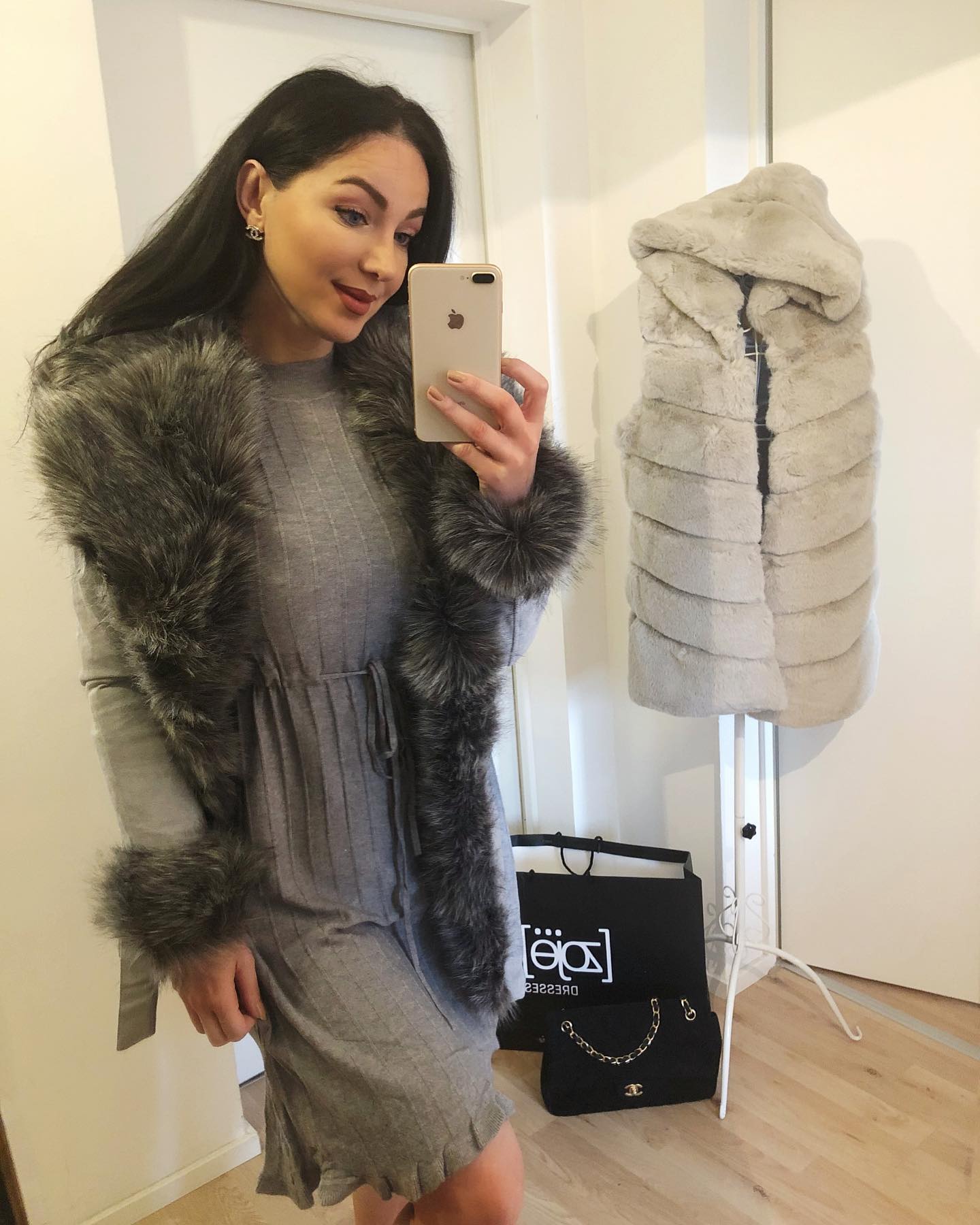 Jelek gëzofi gri me fustan të thurur gri – ZOJË DRESSES